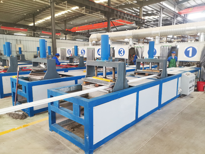 玻璃鋼拉擠車(chē)間