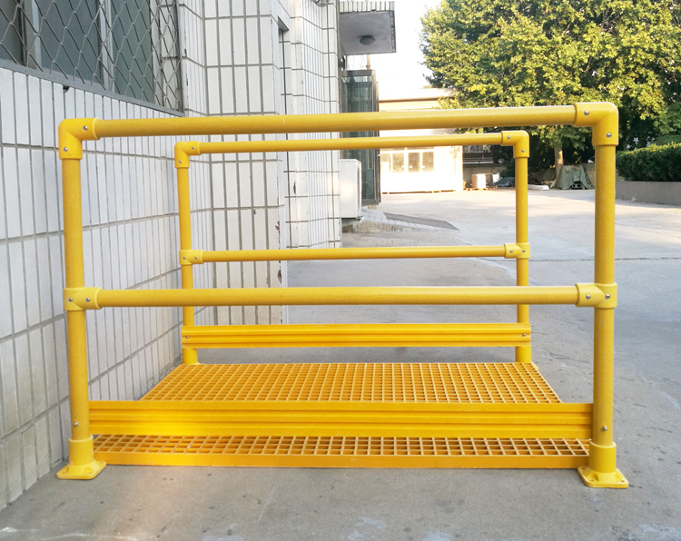 定制玻璃鋼油田護(hù)欄